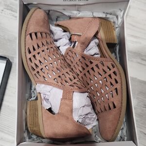 Women's Cutout Ankle Boots - Mauve